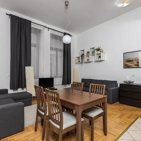 Cosy 1 Bedroom Apartment In Gozsdu Court บูดาเปสต์ ภายนอก รูปภาพ