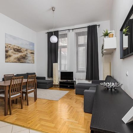 Cosy 1 Bedroom Apartment In Gozsdu Court บูดาเปสต์ ภายนอก รูปภาพ
