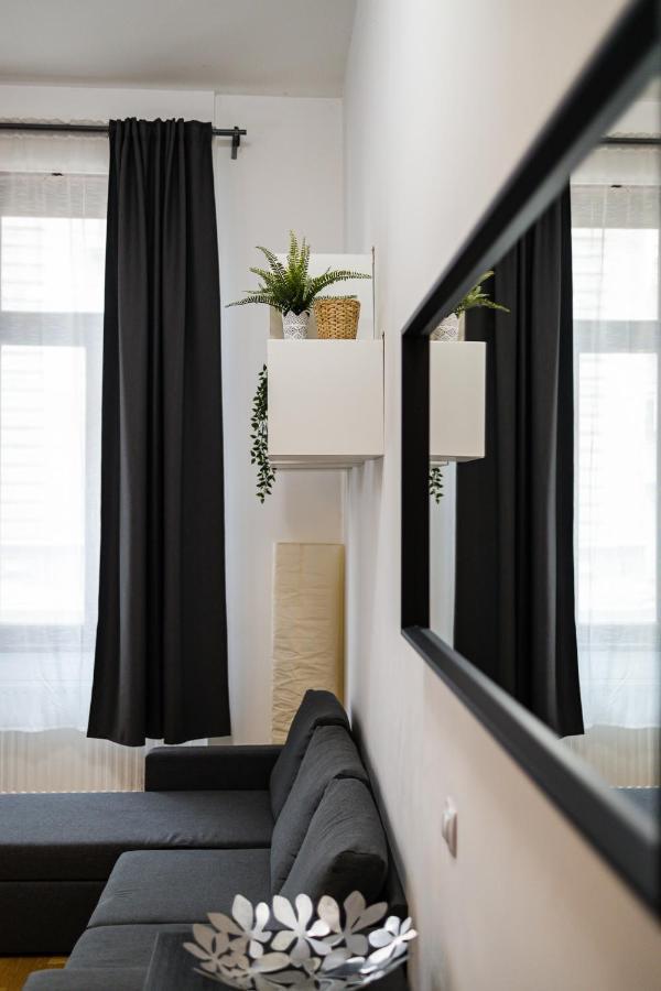 Cosy 1 Bedroom Apartment In Gozsdu Court บูดาเปสต์ ภายนอก รูปภาพ