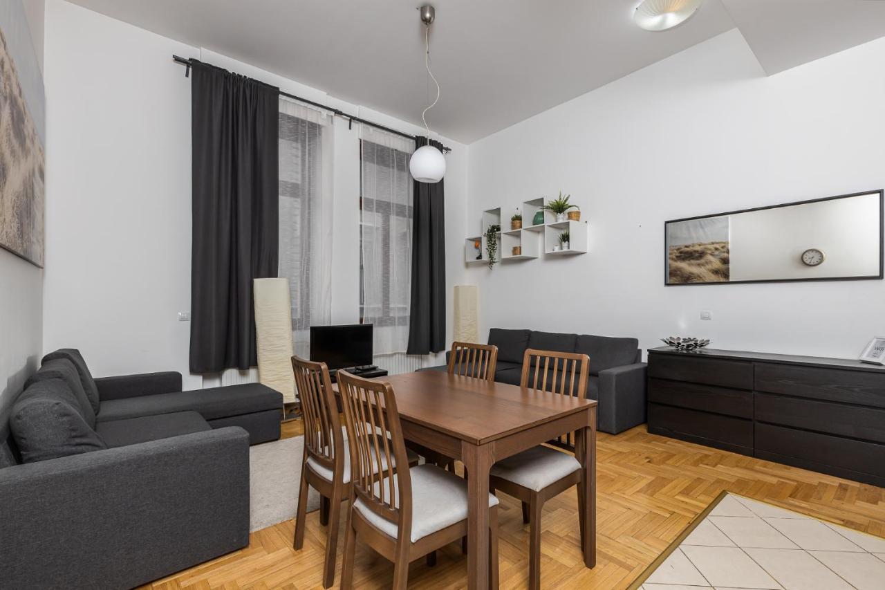 Cosy 1 Bedroom Apartment In Gozsdu Court บูดาเปสต์ ภายนอก รูปภาพ